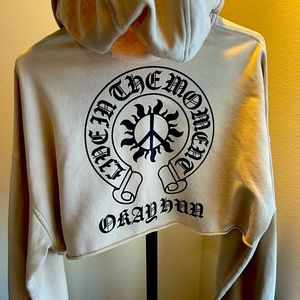 Long sleeve crop top.